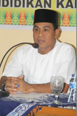 Sekretaris Disdik Inhil HM Hatta Masud saat memberikan arahan